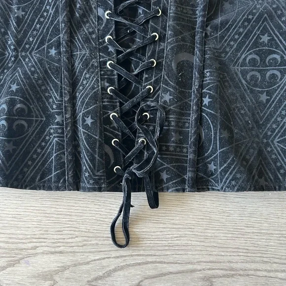 Goth Solar Corset w/ Lace Detail - Picture 3 of 5